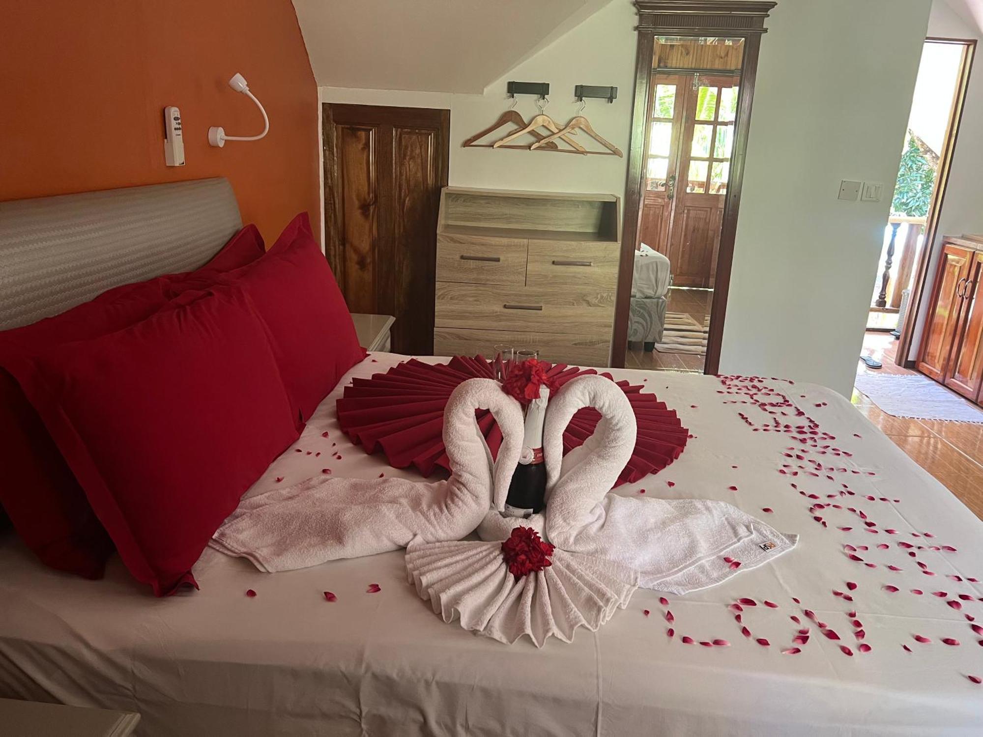 Chloe'S Cottage Self-Catering La Digue Exterior foto