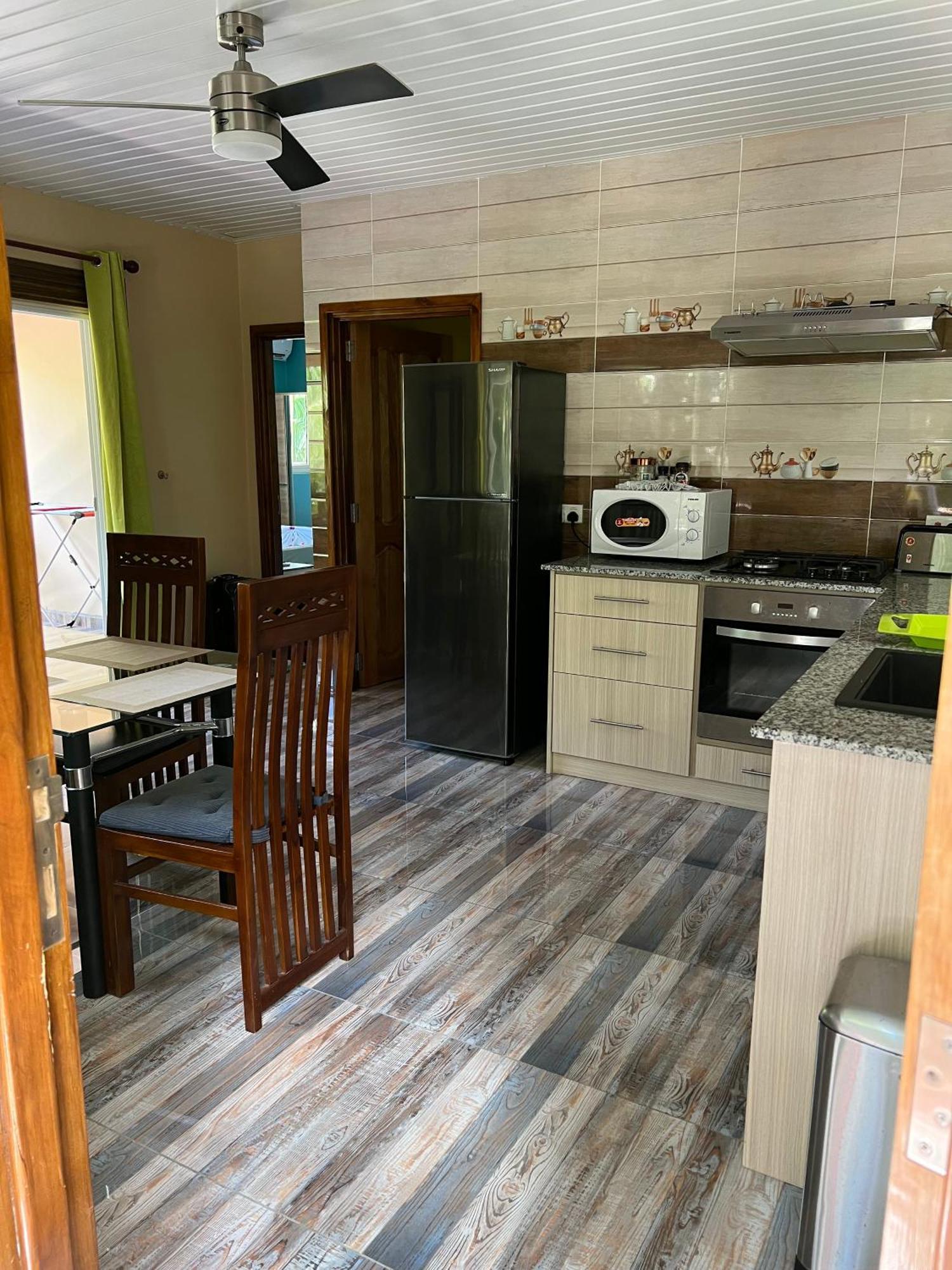 Chloe'S Cottage Self-Catering La Digue Exterior foto