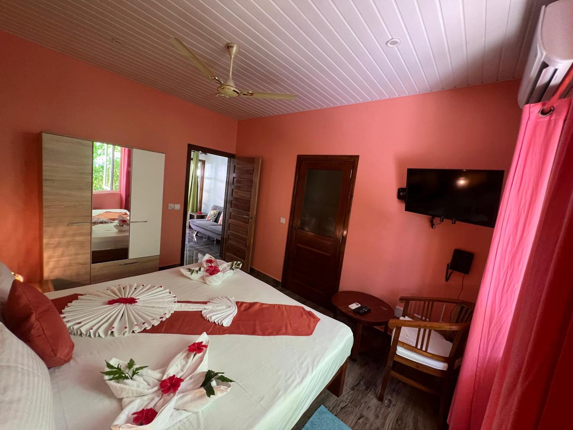 Chloe'S Cottage Self-Catering La Digue Exterior foto